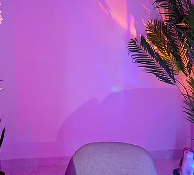 Emmi_Roberts