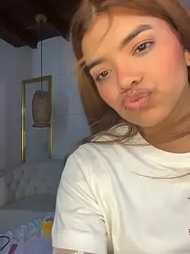 mia_castano