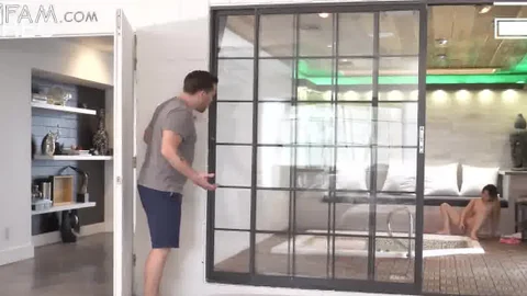 SpyFam: Sibling Squirt Showdown