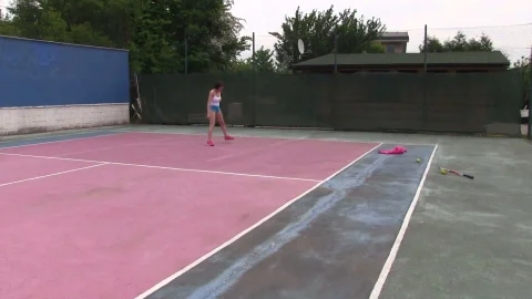 video art holland: Anabelle's Blue Shorts on the Court