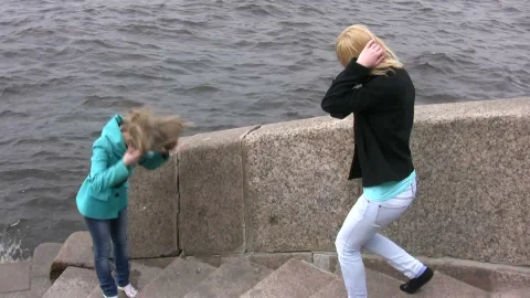 seventeen: Dutch Chicks Find Ultimate Fun