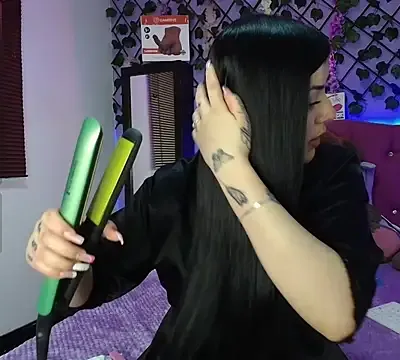Emmie_Hot