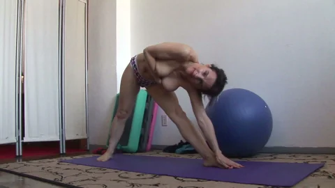 video art holland: Yoga with Nana: Twisted Poses for Pleasure