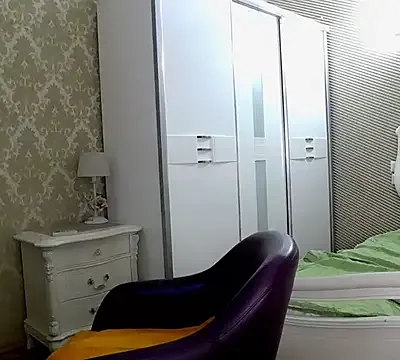 Evelyn_Shy