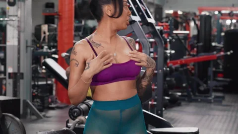 Brazzers: Bald Pussy Taking a Muscular Rod