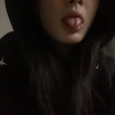 liana_kisses