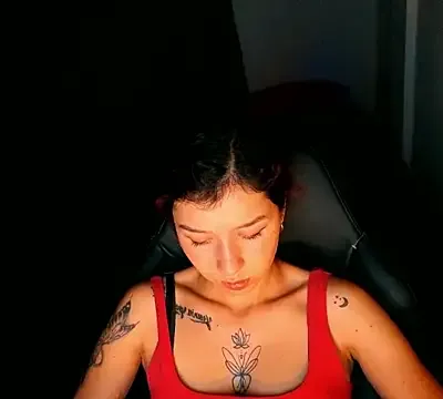 Skinny_queen_20