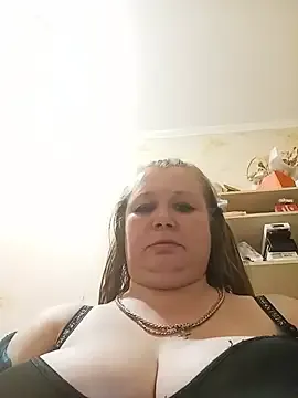 KiraStanton