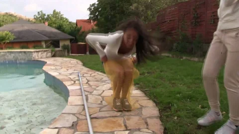 seventeen: Babes and Bubbles - A Lesbo Love Story