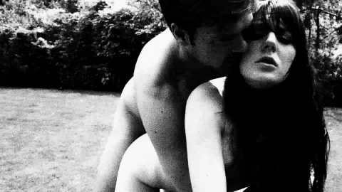 daring: Famous Fling's Fiery Passion Unveiled