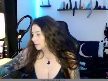 bigtittedtattedlesbian