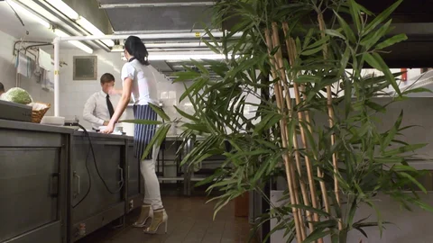 Shes Gonna Squirt: Fire-Hose of Cum from Jasmine