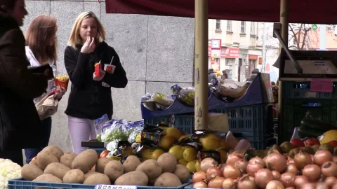 video art holland: The Taste of Forbidden Fruit with Dina