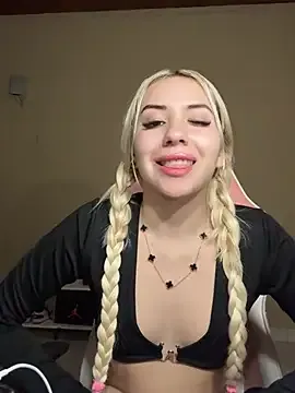 blondebarbiee