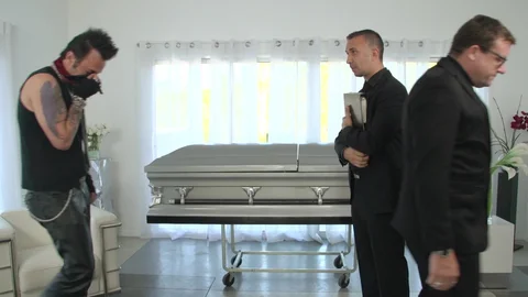 Milfs Like It Big: Akira Lane Pumps Up the Funeral Heat