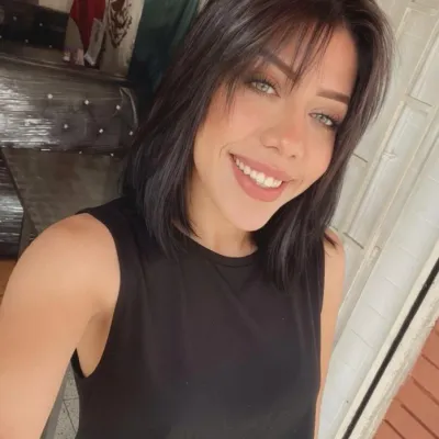 zoe_bakerr