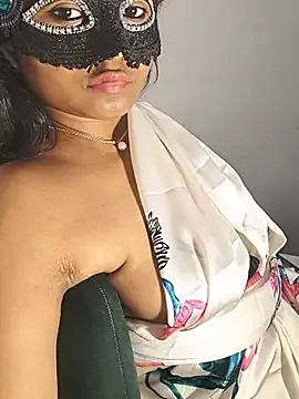 DIRTYSECRET_QUEEN_07