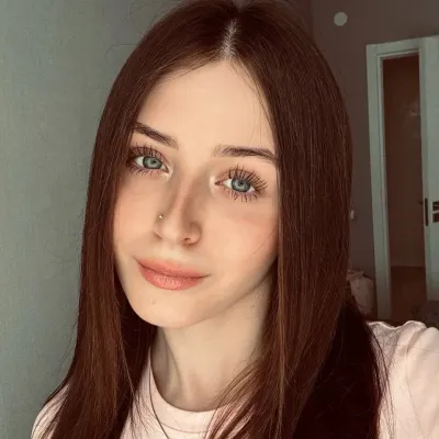Adel_strongwoman