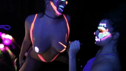 EvilAngel: Fluorescent Fingers Fucking Friends