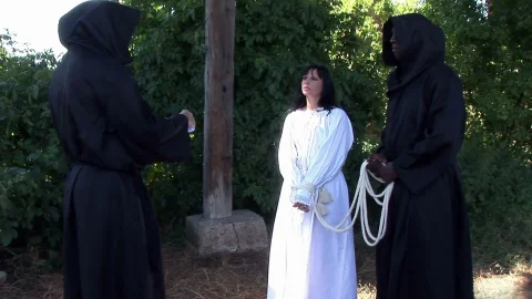 bizarre video: A Hole New World: Renata Explored