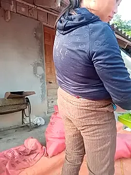 NyloveSquirt
