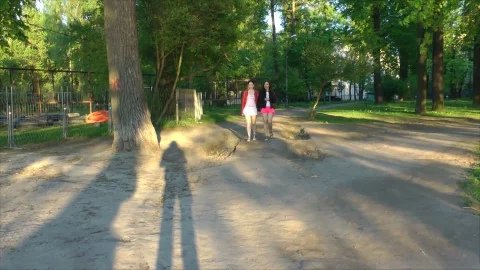 video art holland: Barely Legal Babes Become Bold Beauties