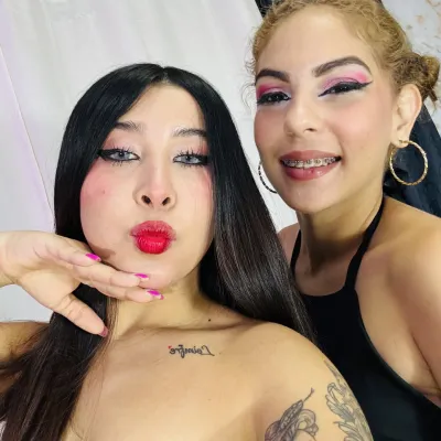 Mía and Megan