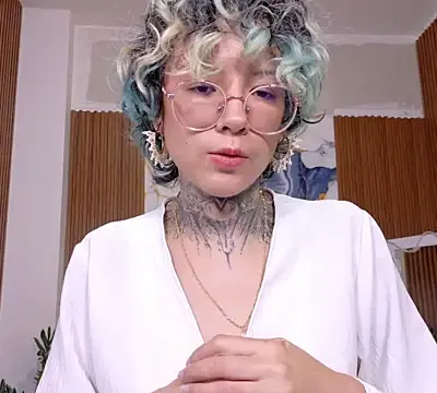 Lyra_tay