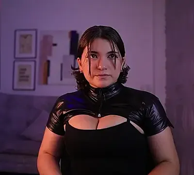 Isis_Scarlett_