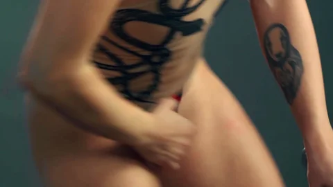 Deeper: Noami Unleashes Her Inner Vixen in front of the Lens