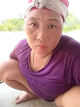 NyloveSquirt