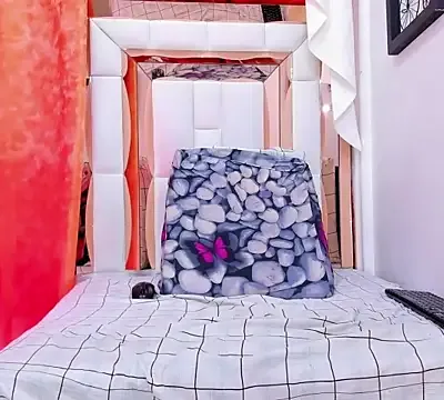 Naomi_curvy69
