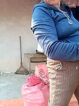 NyloveSquirt