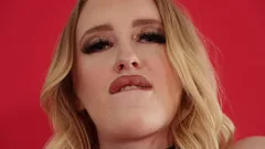 Blonde's Twat Meets Passionate Kisses