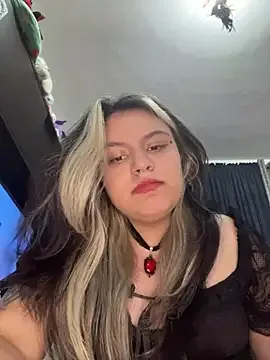 NaylaVelv04