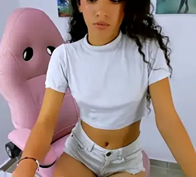 Evelin_shy