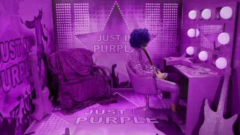 video art holland: Anna’s Pucker Party: Inviting And Enticing