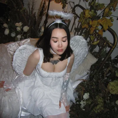 Angel on Halloween night 🪽