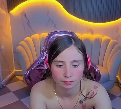 Ariana18_b
