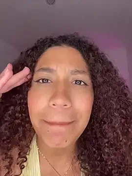 Daphnne_Curly