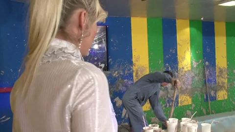 seventeen: Kendra's Artistic Side Takes Over in Steamy Sex