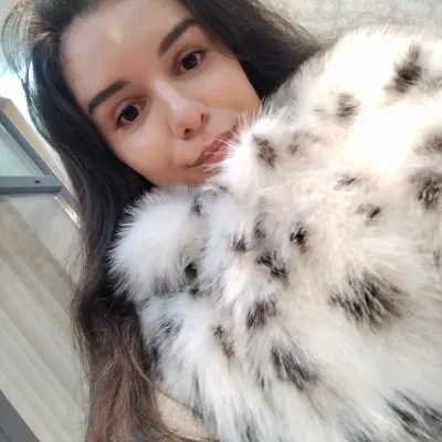 Russian Girl 🐻 (Faux fur coat!)