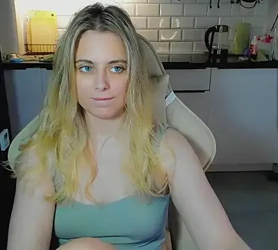 blonde_kellyy