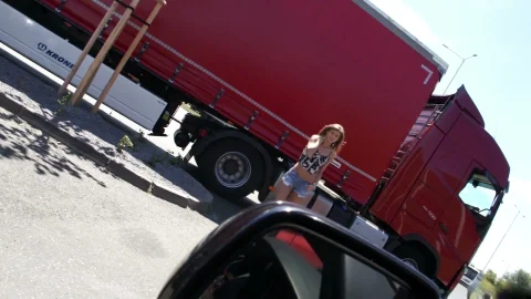 video art holland: Roadside Pounding with Sara Kay