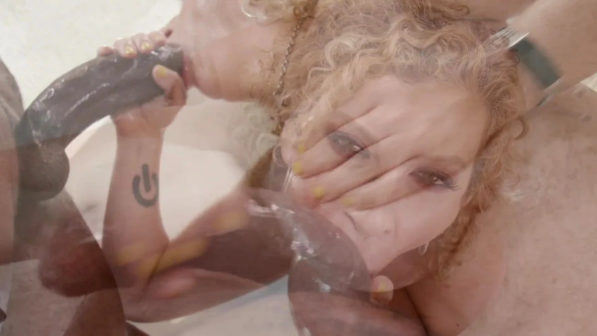 background forHussie Pass