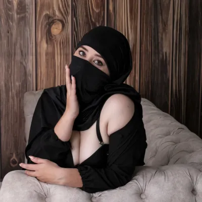 بين الحجاب والغموض