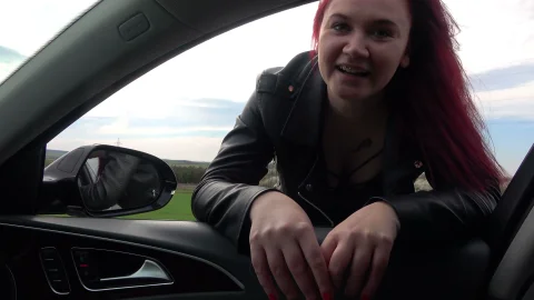 video art holland: Nina: Hair in Hand, Expertise Unleashed