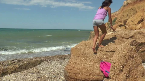 s****een: Seaside Tit and Finger Tease