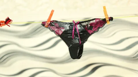 seventeen: Clit Rubbing Glory Hole Delight