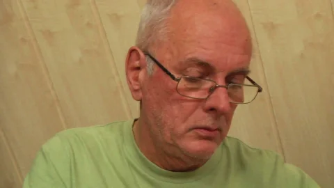 video art holland: Elderly Friend Takes Control
